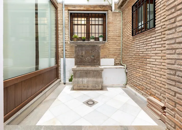 Alhambra View Nest דירה *