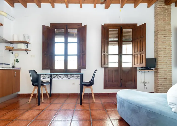 Alhambra View Nest דירה *