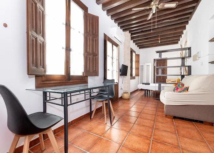 Alhambra View Nest דירה
